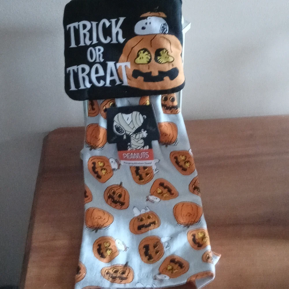 Snoopy Halloween kitchen towel